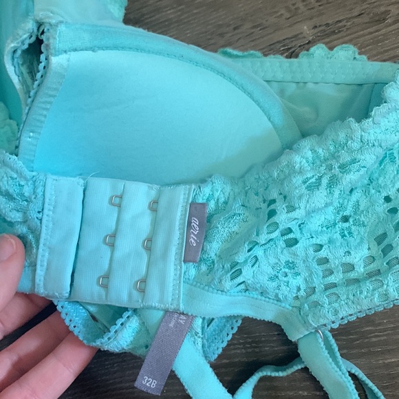 BUNDLE OF 3 bras - Picture 7 of 8